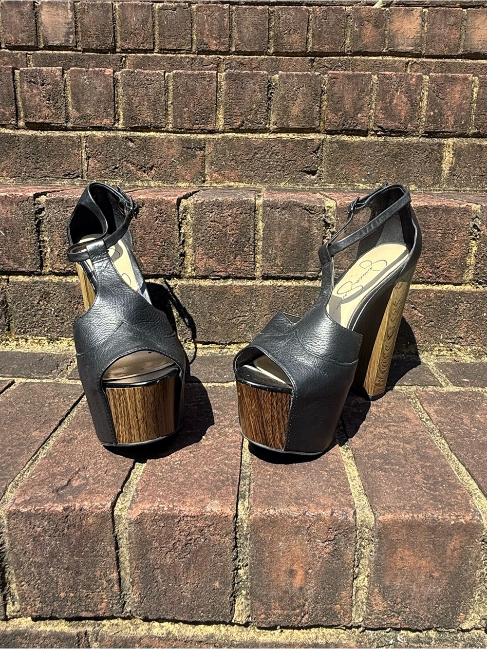 Jessica Simpson Black Leather T-Strap Platform Sandals - Picture 4 of 6